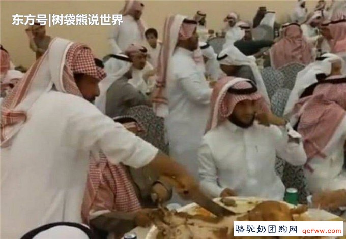 知道迪拜土豪的宴会是什么样吗:每桌一只大骆驼,