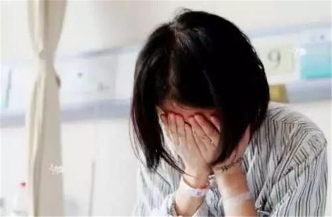 21岁女大学生，腹大如鼓，男友责问，哭说自己没有对不起他