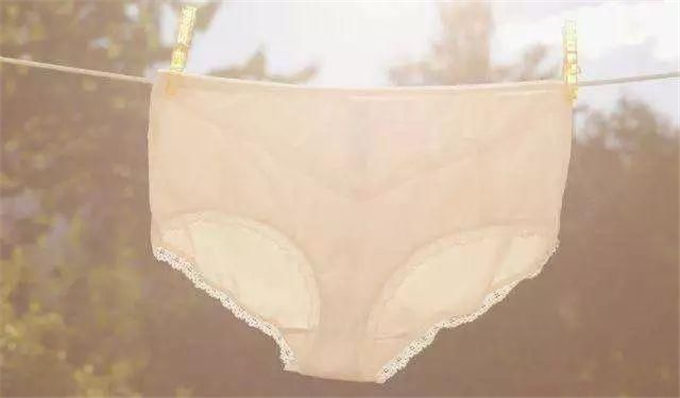 21岁女大学生，腹大如鼓，男友责问，哭说自己没有对不起他