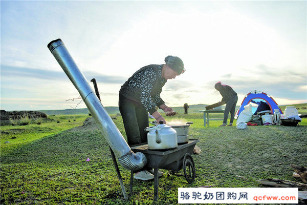 新疆阿尔泰山下牧民的转场生活